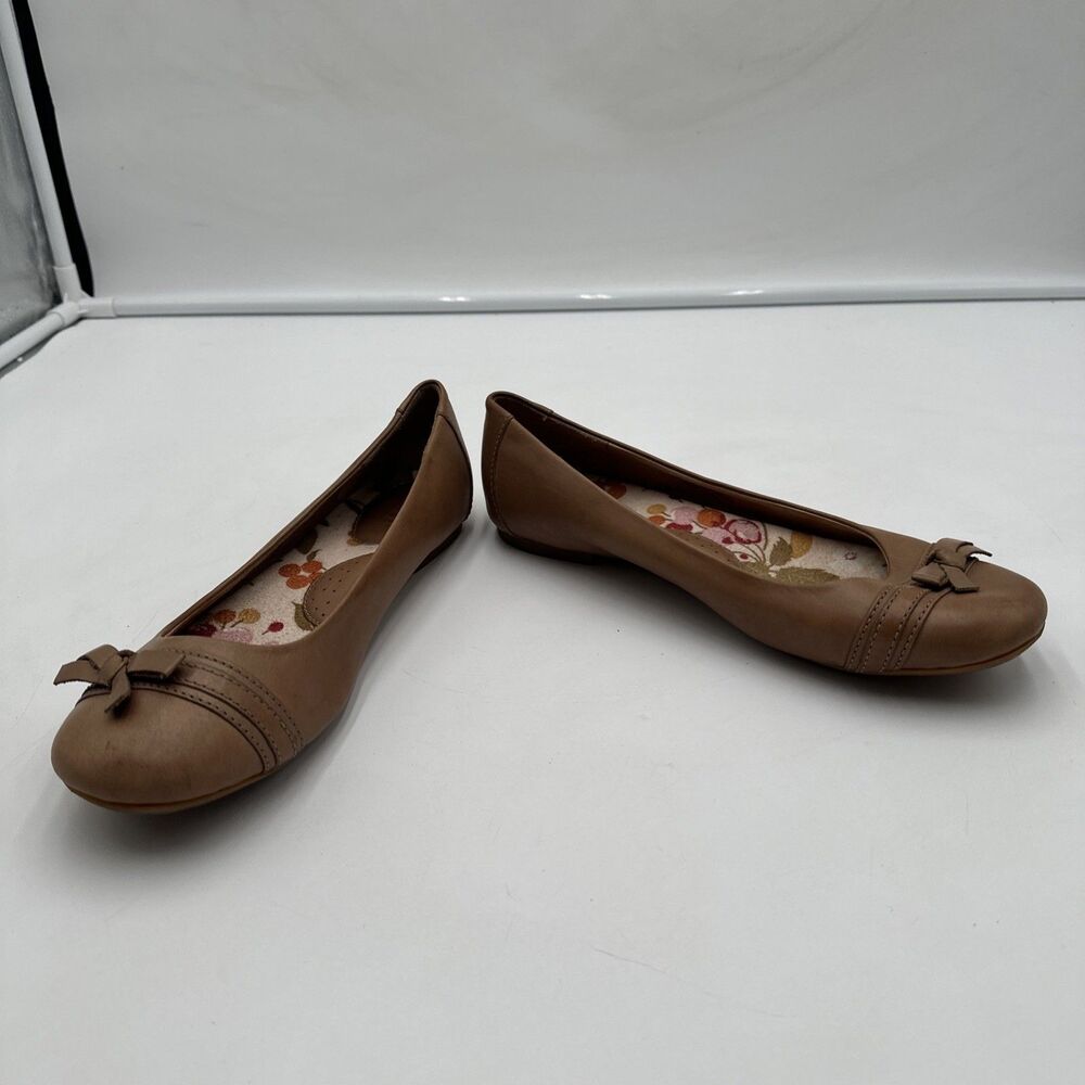 Women's Tan Bow Ballet Flats - Picture 3 of 9